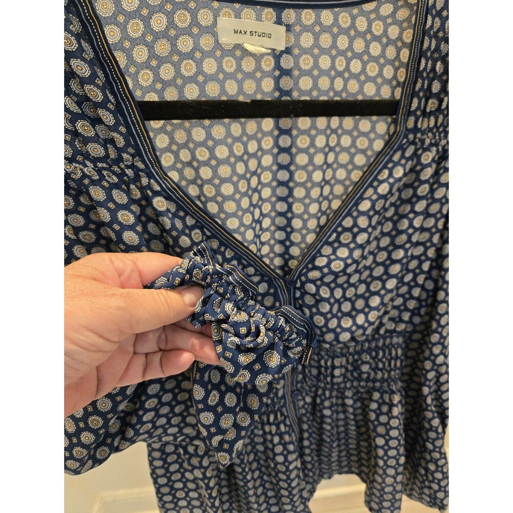 Max Studio Size L Blue Geo Print Smocked Waist V-Neck Long Sleeve Blouse Top - Picture 3 of 12